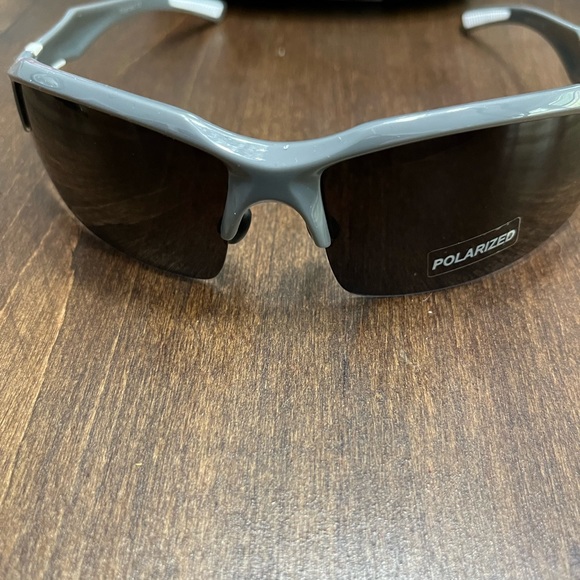 Polarized Fishing Sunglasses with Anti-Lost Strap 
New condition - Picture 5 of 9